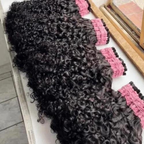 Cabelo Humano Indiano Cacho Caipira da Cabelove | Up Hair, fios premium 100% humanos e naturais, cachos caipira definidos e volumosos, brilho intenso e pontas cheias para alongamentos e mega hair sofisticados.