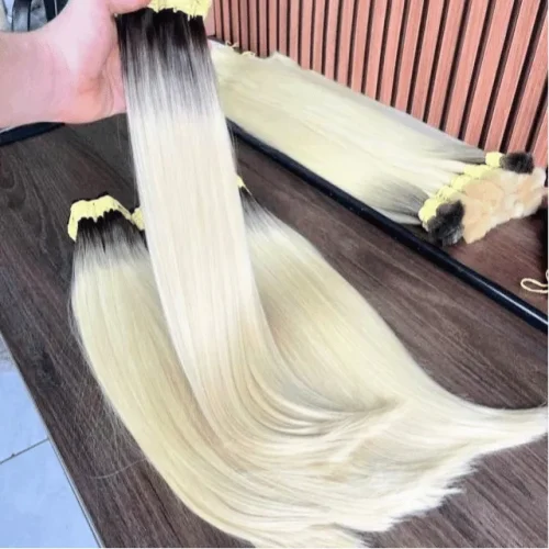 Cabelo Humano Brasileiro Loiro Raiz Esfumada, produto premium da Cabelove | Up Hair. Fios 100% humanos e naturais, com tonalidade loira uniforme e raiz esfumada discreta. Brilho intenso, textura suave e pontas cheias garantem volume e movimento sofisticado. Ideal para alongamentos e mega hair de alta performance, reconhecido pela resistência, durabilidade e acabamento impecável. Perfeito para quem busca fios loiros autênticos, com naturalidade e estilo premium.